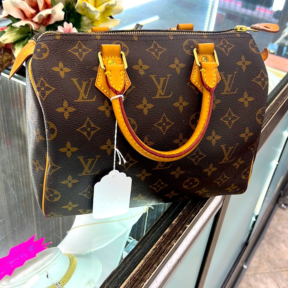 Super cute speedy bag.